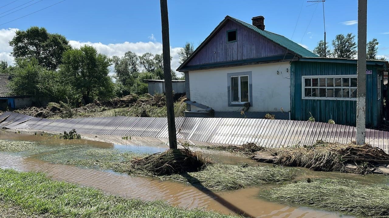 Село Пуциловка после схода воды