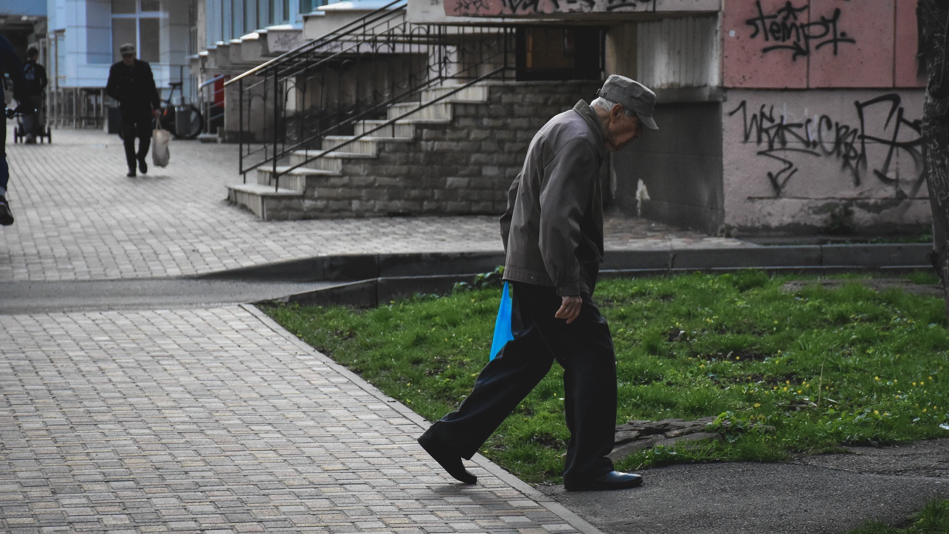 Пенсионер из Спасска-Дальнего пытается засудить соседа, который его избил