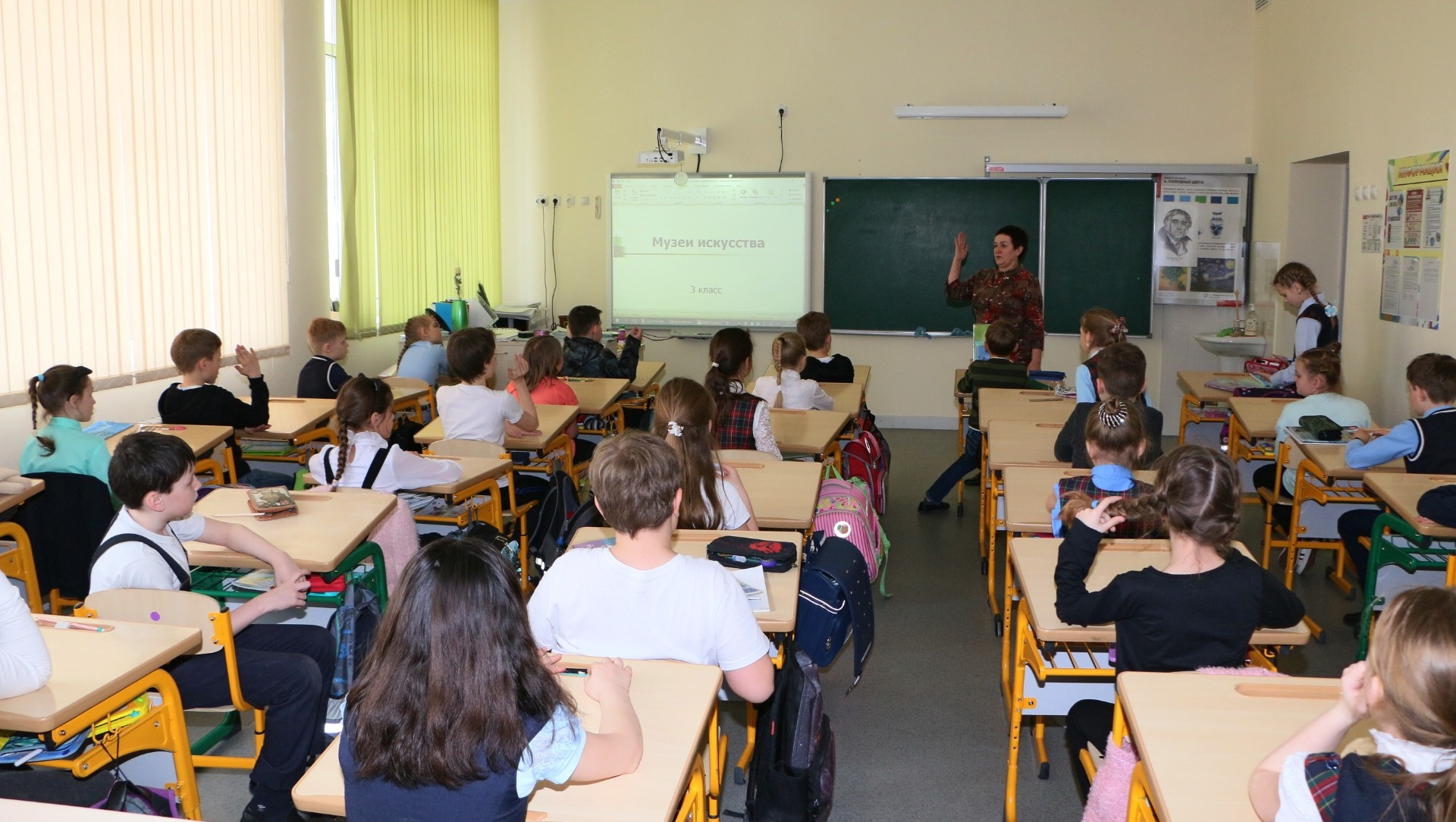 Учителей и воспитателей поддерживают в Приморье