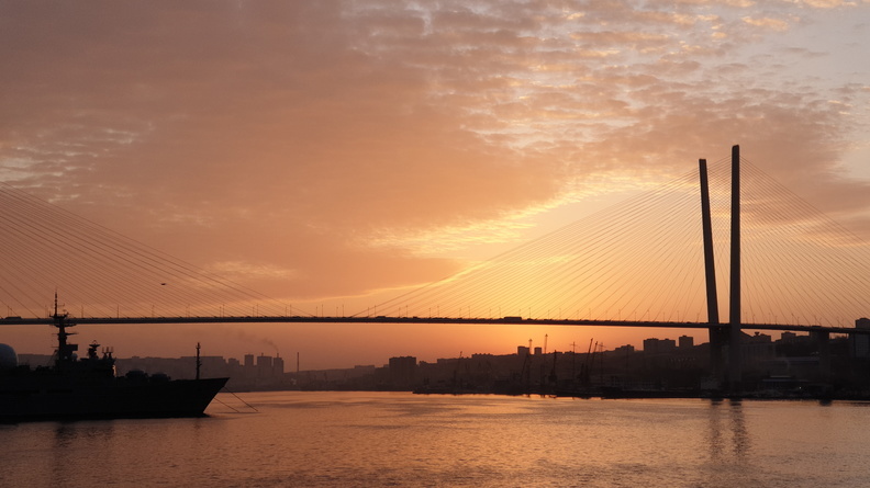 Картина дня в Приморье: повреждения Русского моста, жуткое ДТП, новые жертвы COVID-19