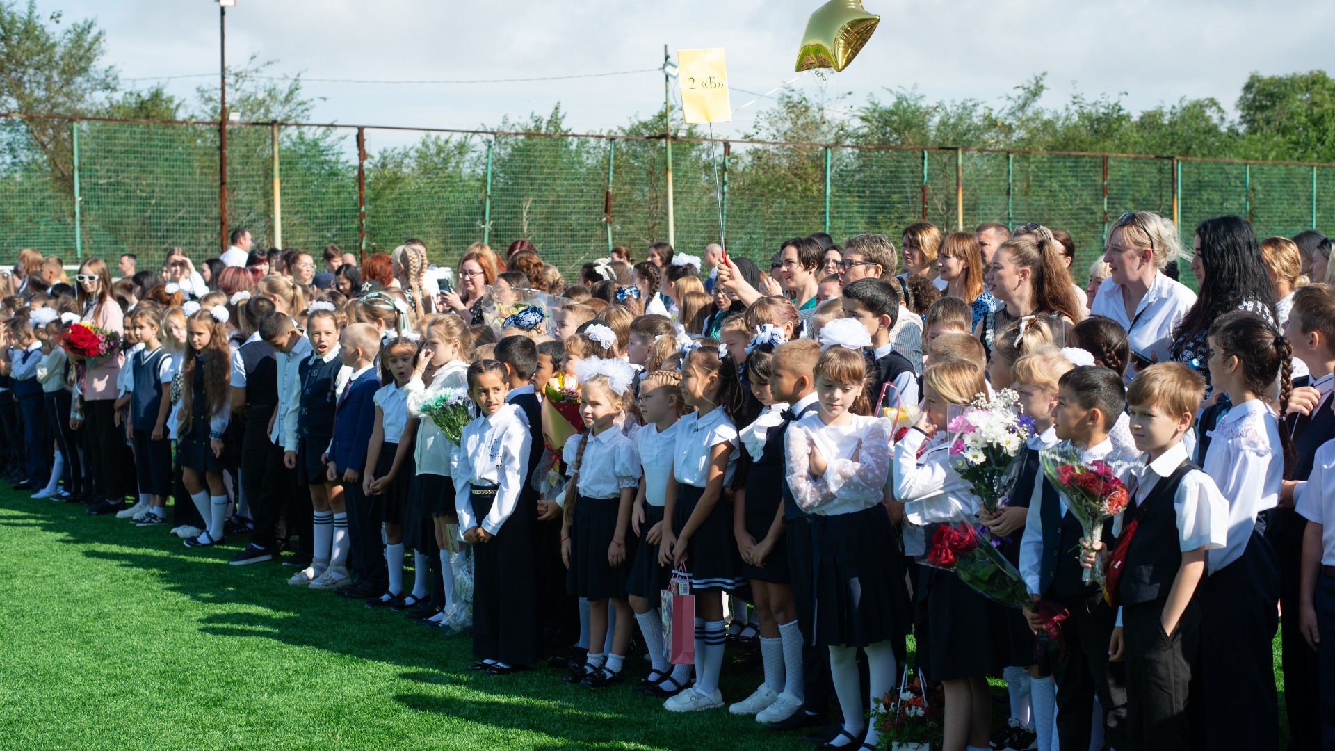 Губернатор Приморья побывал в школе Уссурийска и поздравил первоклассников